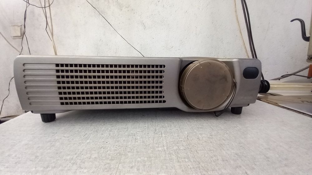 Dois projetores em bom estado