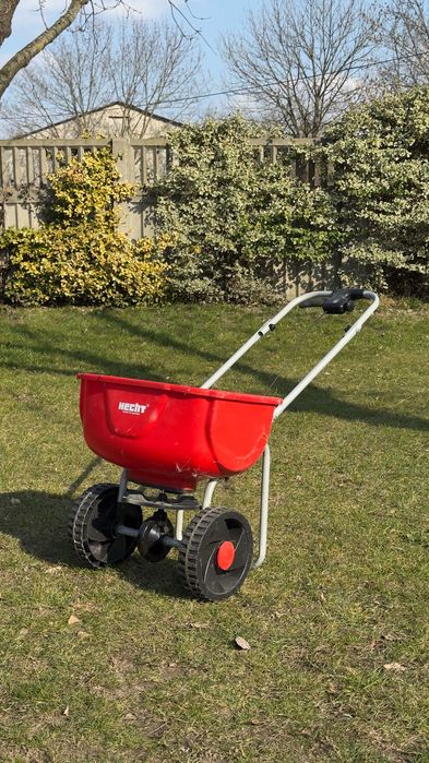 Rozsiewacz siewnik ręczny nawozów HECHT 270 regulacja poj. 27L NOWY