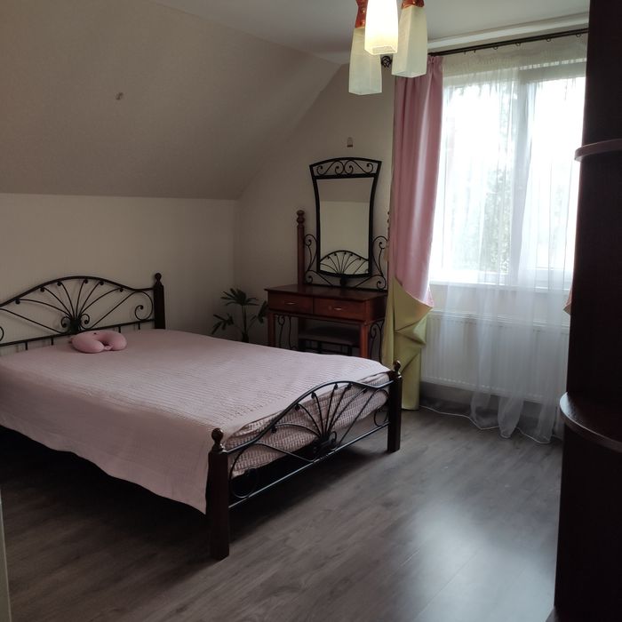 Продається будинок 142м2, 4 кімнати, 6 соток землі, 2 санвузла.