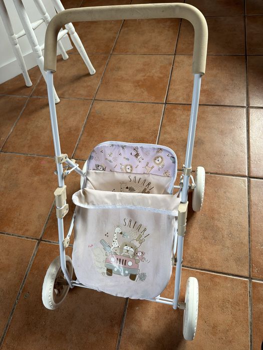 Carrinho de bebe em otimo estado, precisa ser limpo