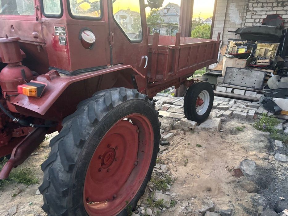 Продам трактор Т16