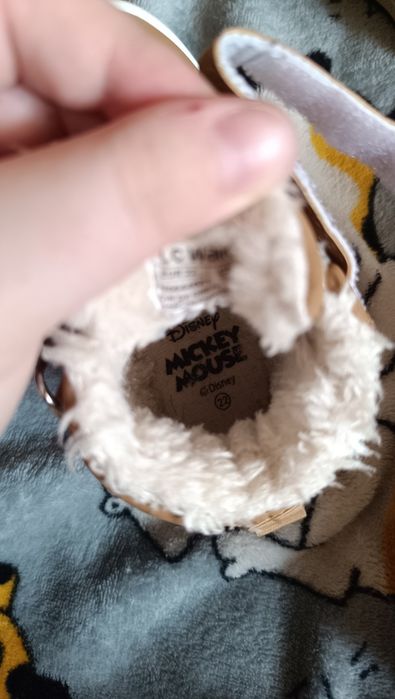 продам дитяче взуття 22 розміру
