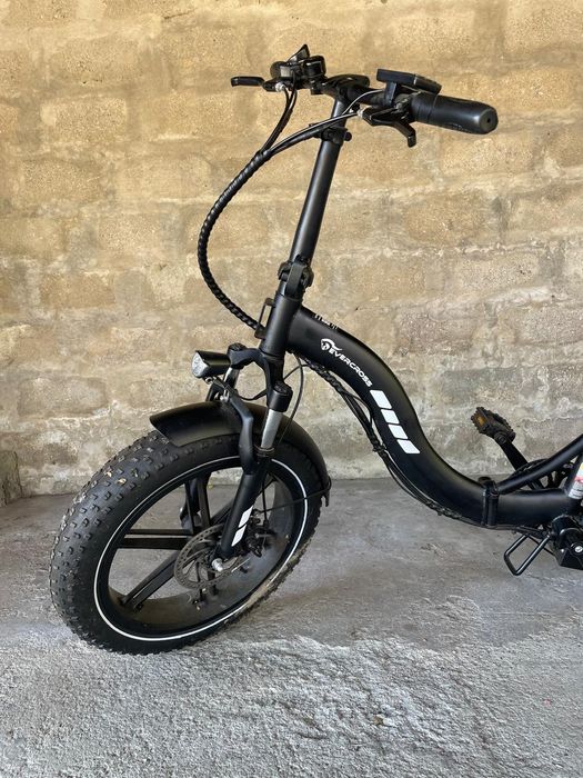 Bicicleta elétrica dobrável