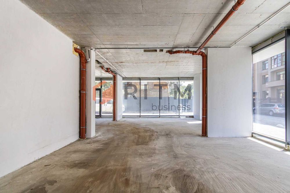 Оренда фасадного приміщення 158 м² у центрі