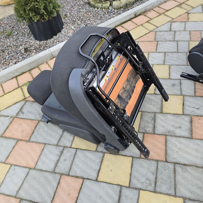 Сидіння з відкидною спинкою на салазках Opel Astra H