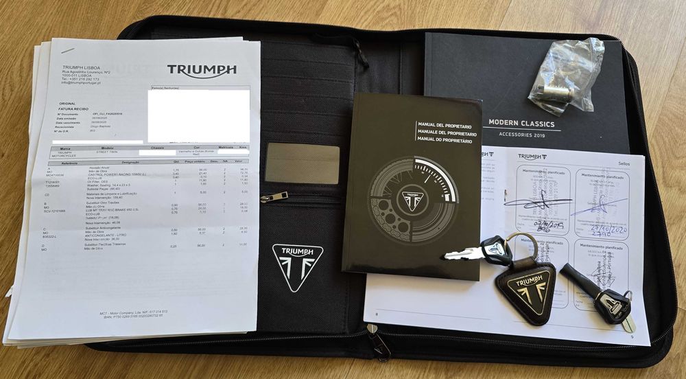 Triumph Bonneville Street Twin 900, em estado irrepreensível