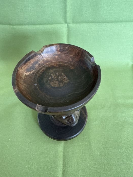 Cinzeiro/estatueta africano esculpido em madeira