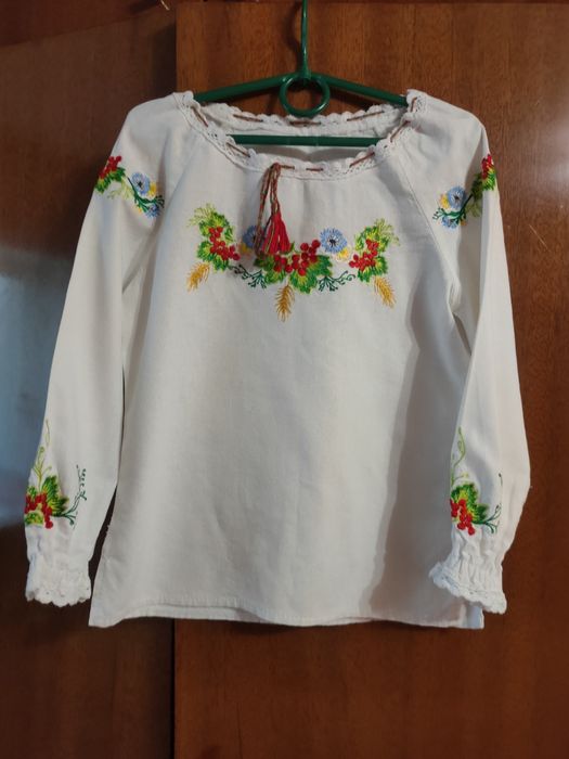 Вишиванка для дівчинки.