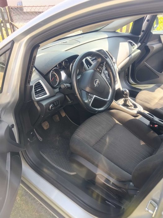 OPEL Astra j універсал