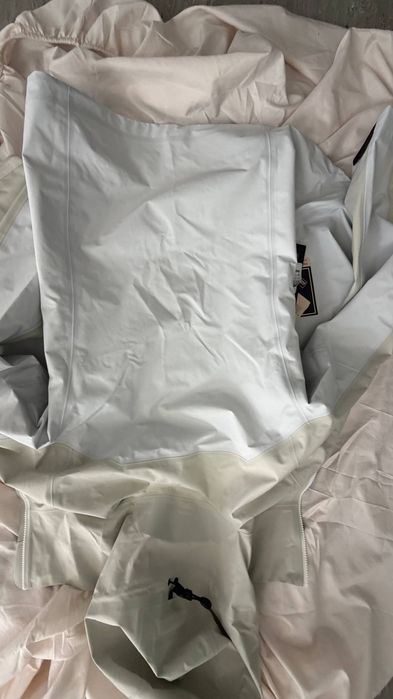 Arc’teryx (sea salt/arctic silk)