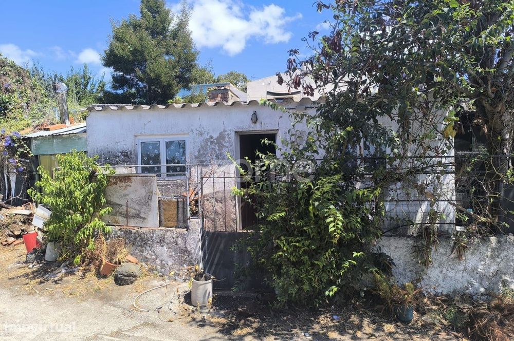 Casa Térrea para Recuperar com Vista Mar