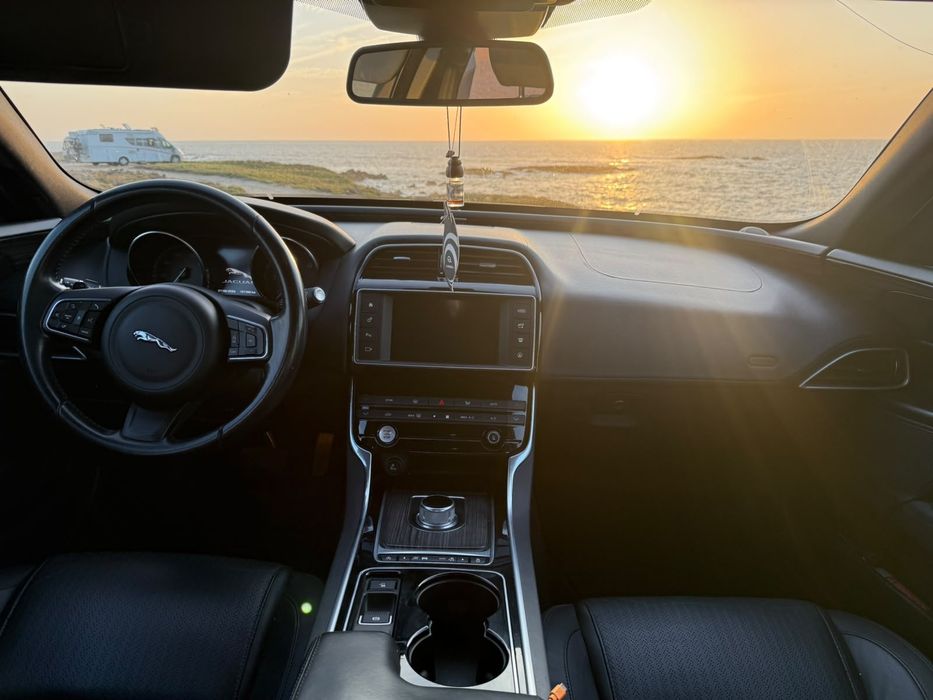 Jaguar XE 20D     .
