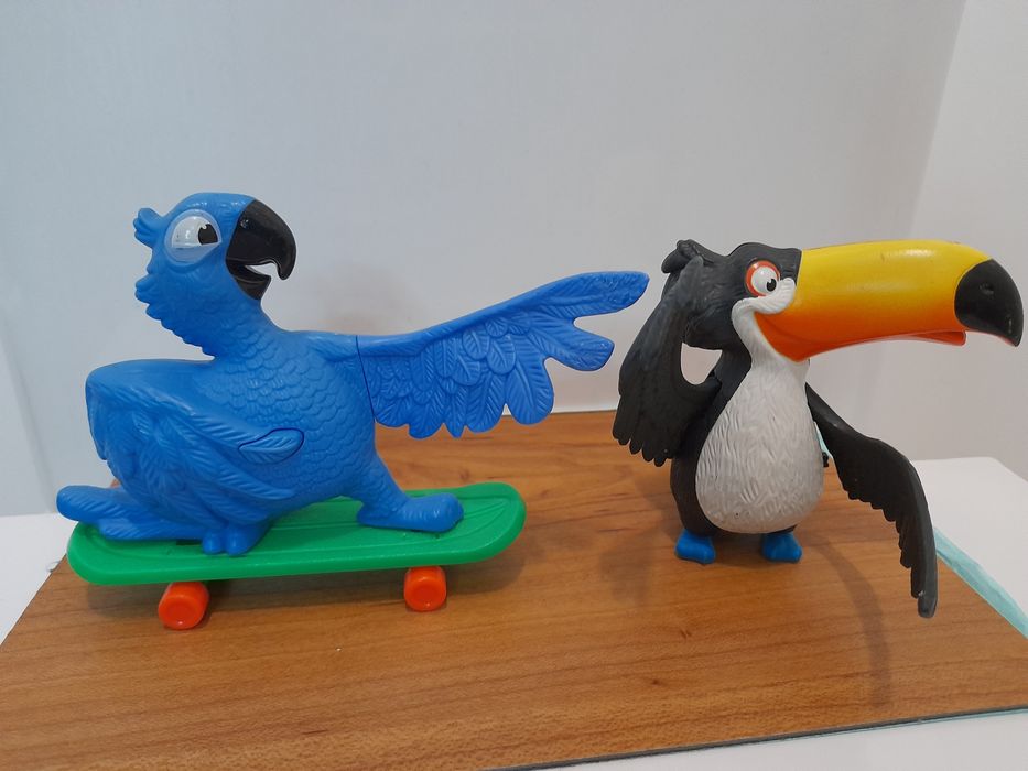 Varios brinquedos mc donalds