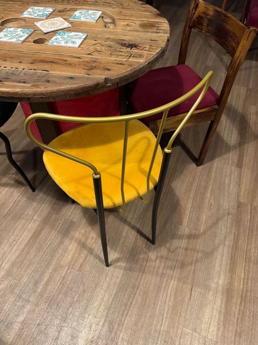 Cadeiras de ferro e veludo restauradas