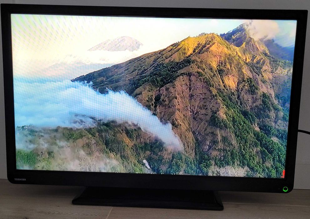 Toshiba 32"  LED HDMI wifi smart(?) pilot podstawka 32W3433DG transport