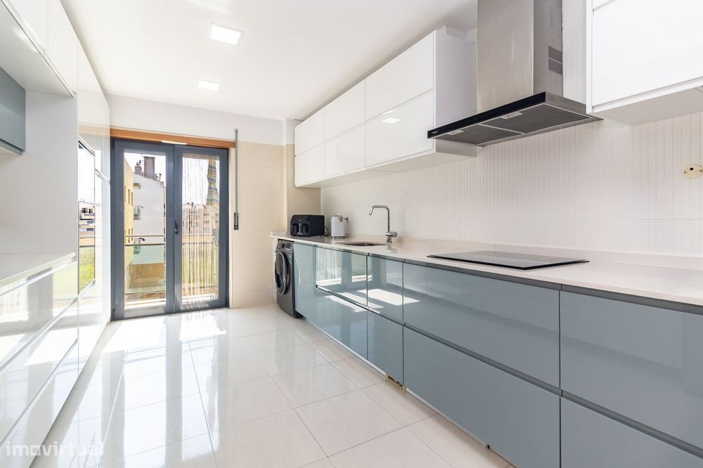 Moderno apartamento T3 com parqueamento e arrecadação