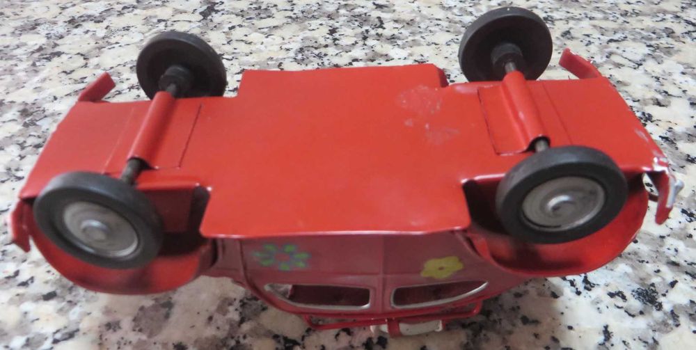 Carro de coleção em chapa