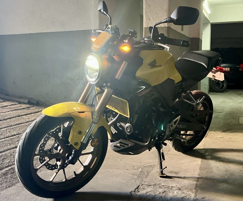 Honda CB 300R 2023 - muitos extras