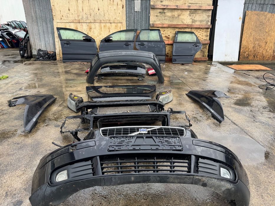 Volvo v50 Czarne 452-46 części blacharskie zderzak przód spryski xenon pas przedni chłodnice do diesla diesel belka przednia tylnia tył lampy xenon błotnik prawy lewy przedni zderzak tył tylni kombi drzwi prawe lewe przednie tylne kombi do lampy tylnie ty