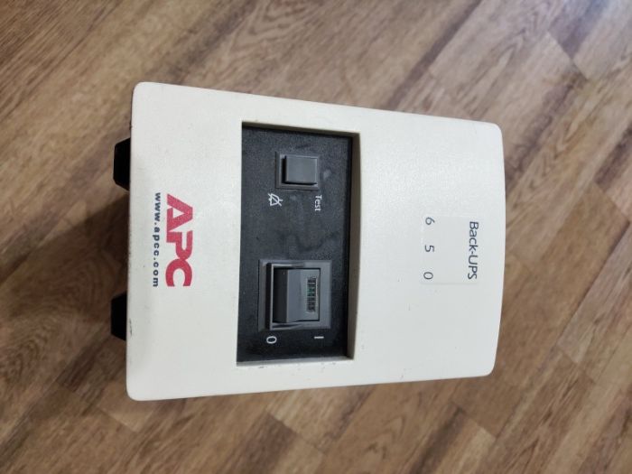 Продам источник бесперебойного питания APC Back-UPS 650 (BK650MI)