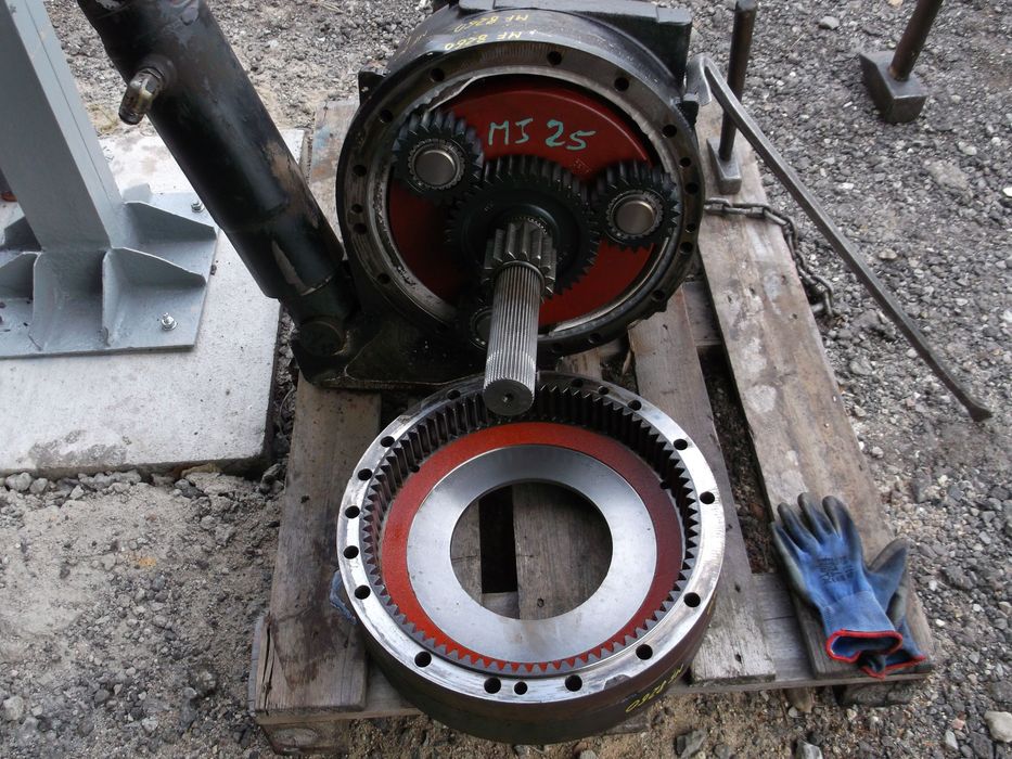 Massey Ferguson 8220,8240,8260 -zwolnica,półoś,hamulce,wom,tarcza-