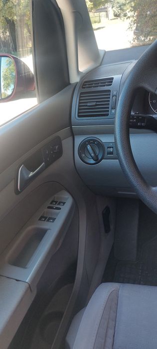 Продаю Volkswagen Touran 1.6mpi
