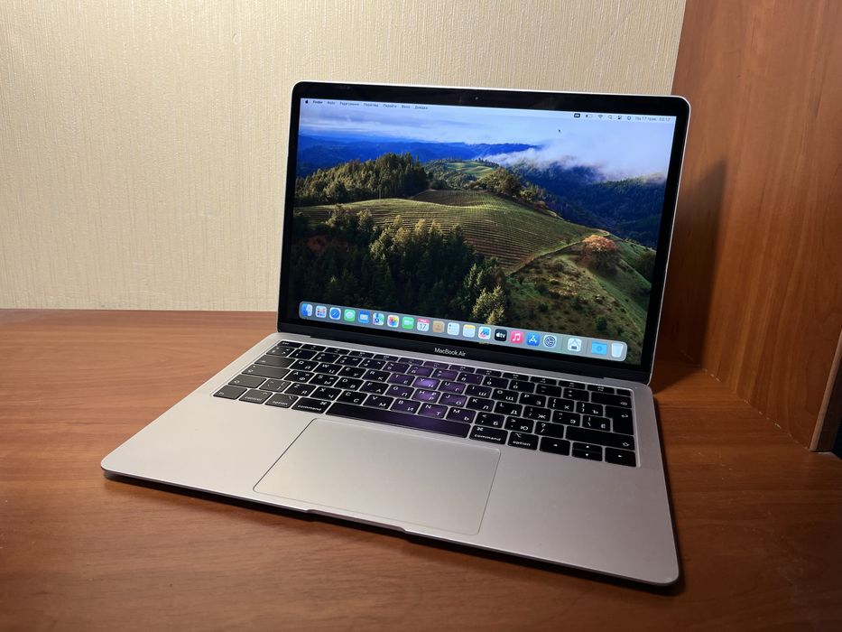 MacBook Air 13 Retina 2018 / 8 GB RAM / Intel i5