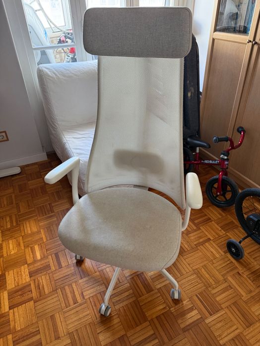 Cadeira ergonómica de escritório com apoio de cabeça