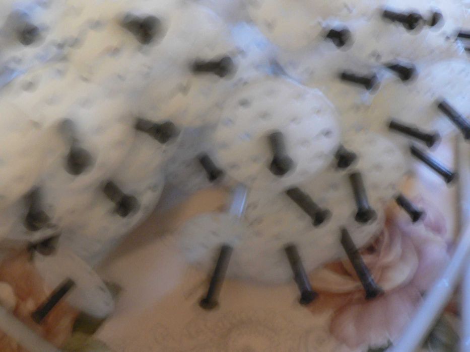 Kołek do styropianu 10x300mm  84 szt .