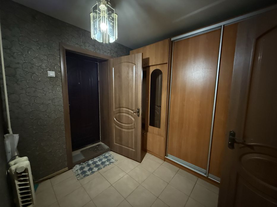 Продам двокімнатну квартиру по пр. Волі в центрі біля 4школи