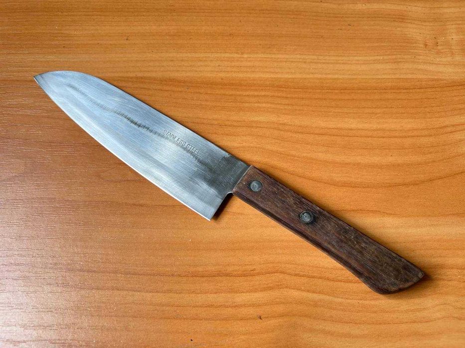 Кухонный японский нож Сантоку