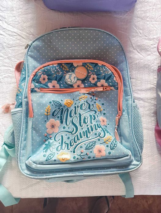 Mochilas com lancheira