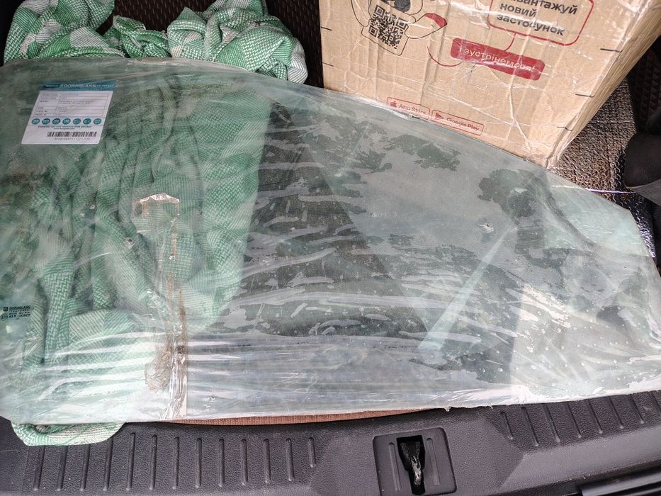 Скло праве Mitsubichi L200