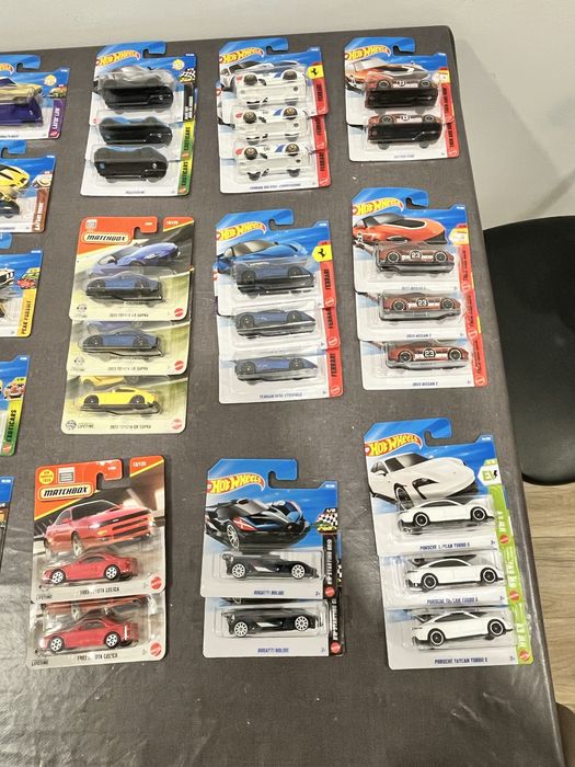 Hot wheels variados