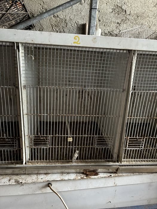 Vendo 2 gaiolas de 3 modulos