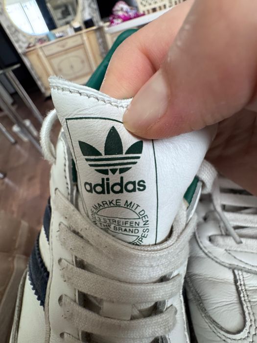 Кросівки унісекс адідас