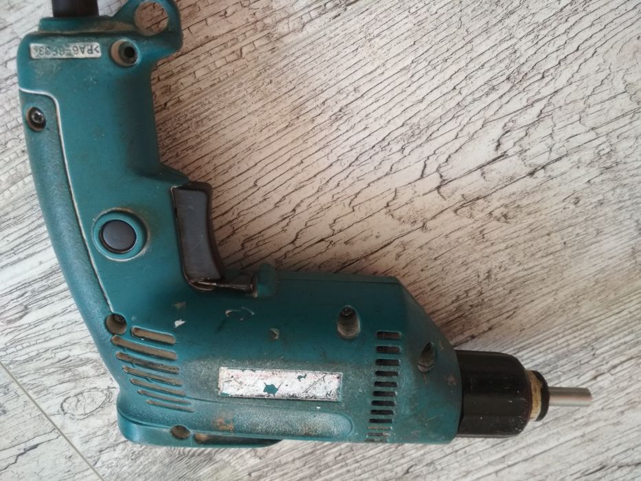 Шуруповерт Makita 6821