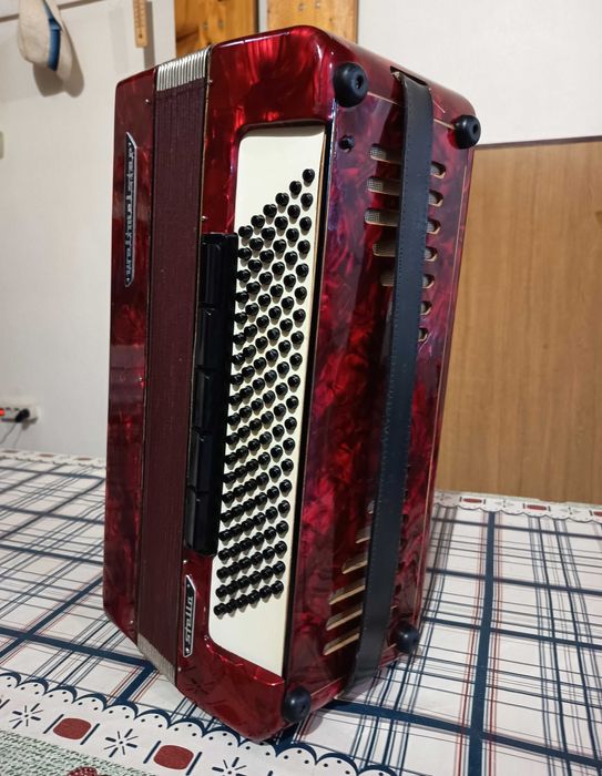 Acordeões Weltmeister Stella e Hohner Imperial III