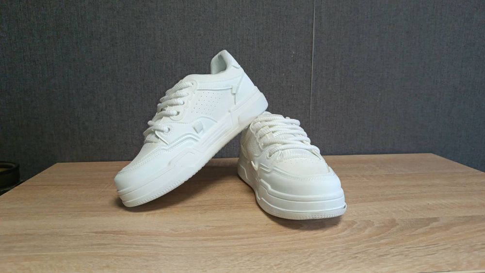 Кросівки levis, білі, розмір 40