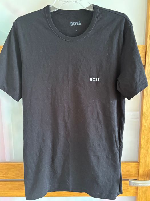 T-shirt czarny boss S