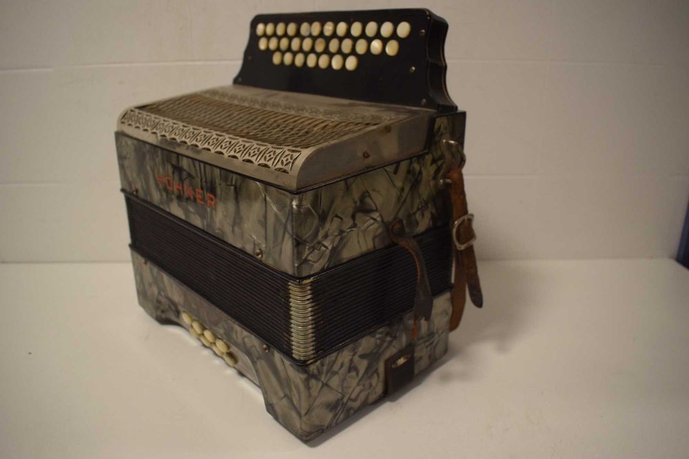 Vendo concertina hohner sonora tonalidade  La N 169