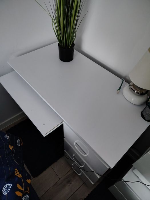 Biurko  białe z szufladami