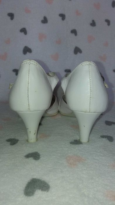 Buty  białe bardzo wygodne ze skóry