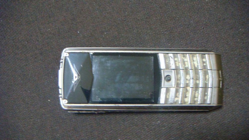 Мобильный телефон на запчасти