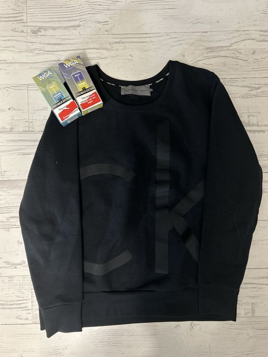 Czarna bluza wga bez kaptura uzywana