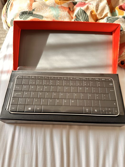 Wedge Mobile Bluetooth Keyboard with Stand64751676180355124