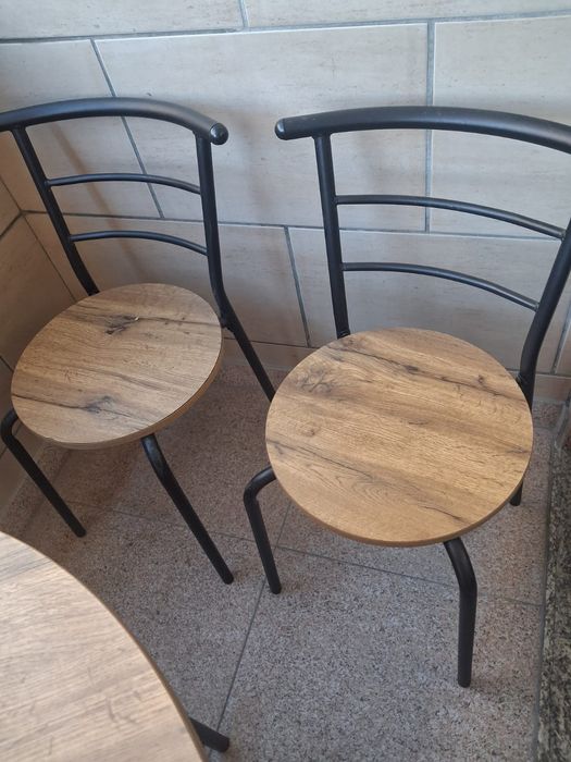 Vende se cadeira mais mesas para varanda,