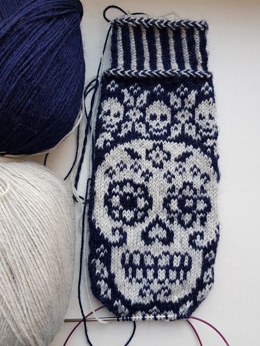 Варежки с черепами, hand made, пряжа Lana Cashemere wool, новые