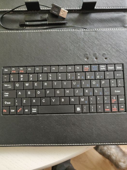 Etui na tablet z klawiaturą