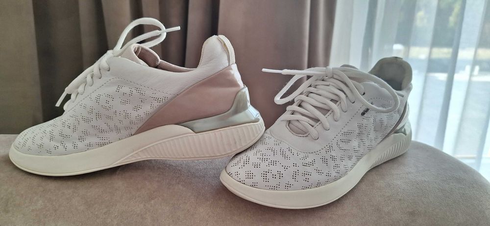 Sneakersy ażurowe oddychające Geox skóra naturalna